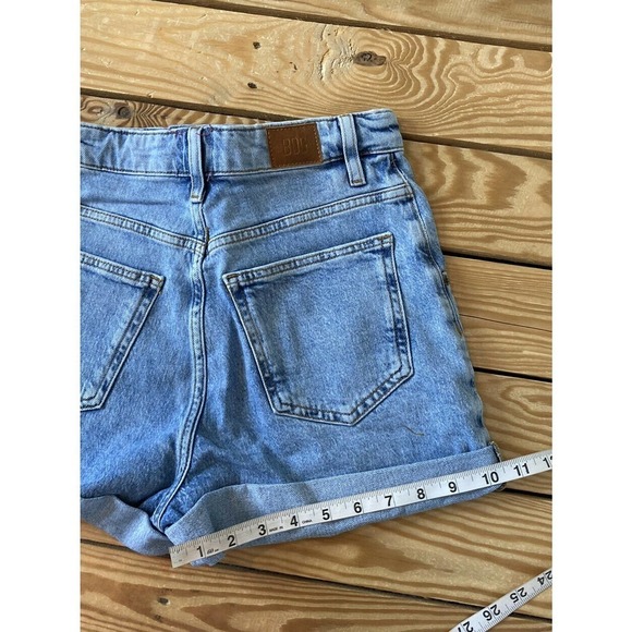 NWT BDG  Denim Shorts Size 25 Women’s Blue Roll Cuff MSRP $59 - Picture 9 of 10